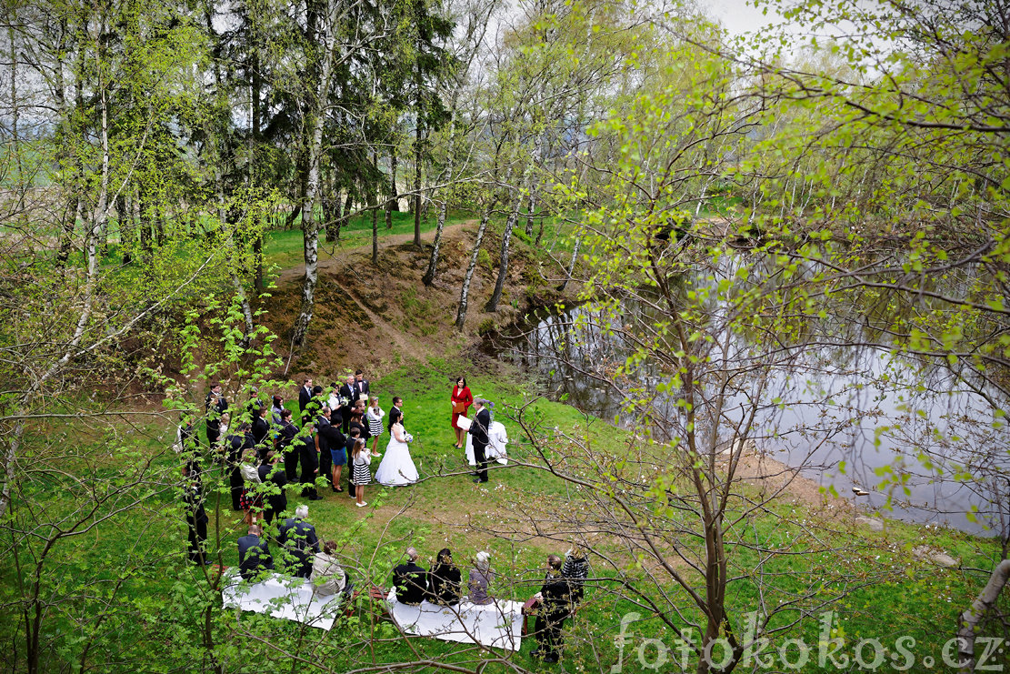 Svatba v zatopenm lomu v Bysteci